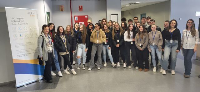 Estudiantes de Bachiller del Instituto San Isidoro de Cartagena visitan el complejo industrial de SABIC en La Aljorra - 1, Foto 1