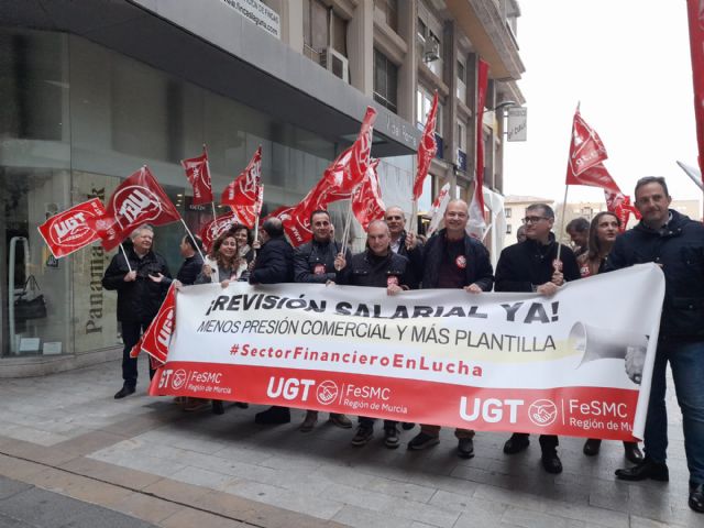 Las personas trabajadoras del sector financiero exigen la negociación de sus respectivos convenios - 1, Foto 1