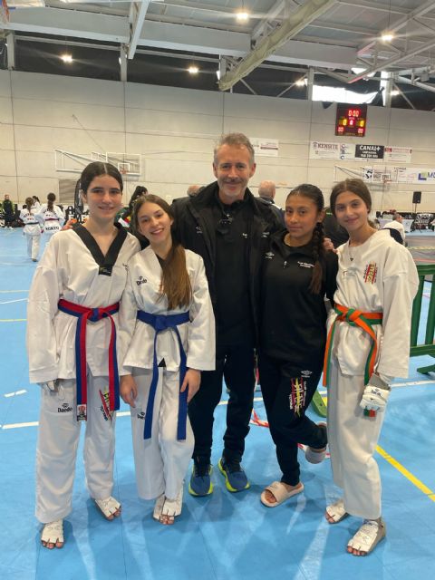 El Club Taekwondo Totana participó en la I liga regional de combate de taekwondo, Foto 2