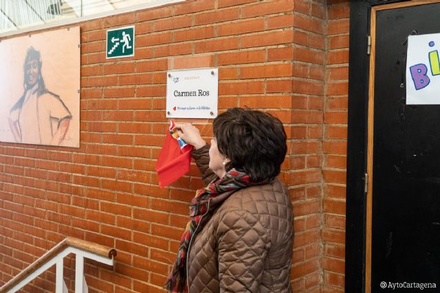 La biblioteca del IES Politécnico rinde homenaje a la profesora Carmen Ros - 1, Foto 1