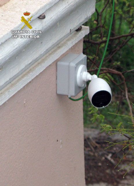 La Guardia Civil desmantela en una casa de campo de Librilla un invernadero intensivo con cerca de 200 plantas de marihuana - 1, Foto 1