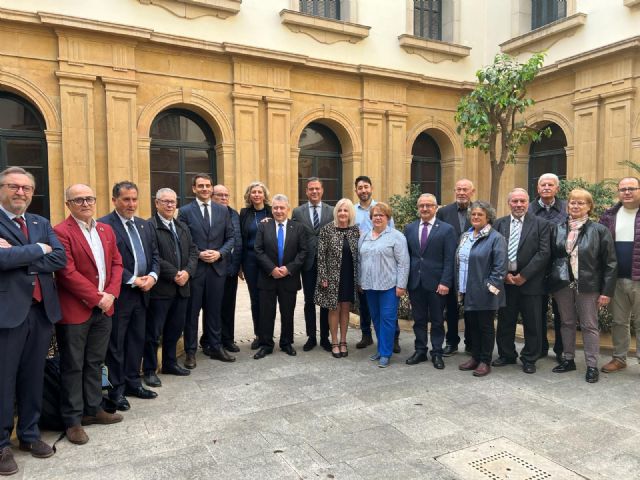 La Consejería de Presidencia aumenta un 77 por ciento las ayudas a las comunidades de la Región asentadas en el exterior - 1, Foto 1