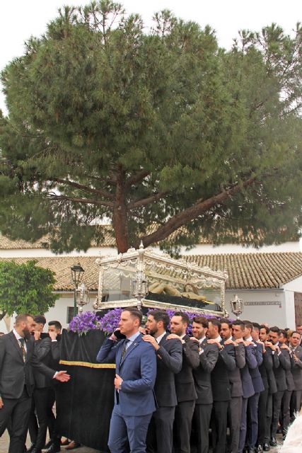 Procesiones. La primera procesión de una dolorosa bajo palio que mantiene las formas y la estética del Siglo pasado de ocho varales del siglo XVIII en la su vida a sus sede de la Real Ermita de San Gregorio de Osset - 3, Foto 3