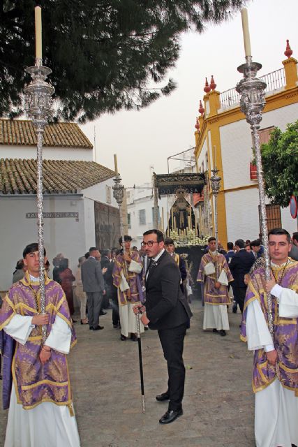 Procesiones. La primera procesión de una dolorosa bajo palio que mantiene las formas y la estética del Siglo pasado de ocho varales del siglo XVIII en la su vida a sus sede de la Real Ermita de San Gregorio de Osset - 4, Foto 4