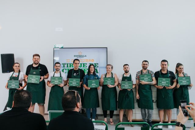 Aurora Escudero, del restaurante Larvi, ganadora del II Concurso de Tiraje de Cerveza de Estrella de Levante - 3, Foto 3