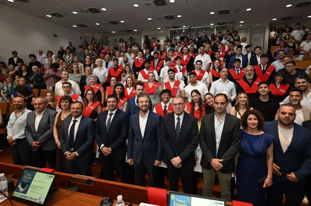 Los nuevos graduados del CIFP Arsenio Sánchez FREMM elevan la FP Dual y llaman a anticiparse al futuro Los nuevos graduados del CIFP Arsenio Sánchez FREMM elevan la FP Dual y llaman a anticiparse al futuro