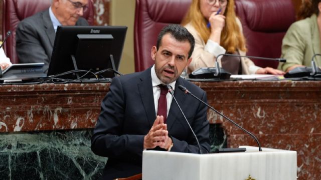 VOX logra que PP y PSOE aprueben la expulsión de menas a sus países de origen VOX logra que PP y PSOE aprueben la expulsión de menas a sus países de origen