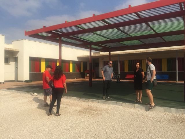 600 alumnos del colegio Carolina Codorníu de Murcia comenzarán el curso con una pérgola que da sombra en toda la superficie de juegos - 1, Foto 1