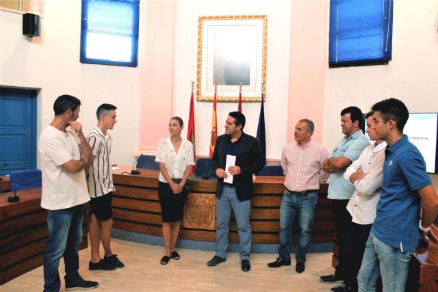 El alcalde de Alcantarilla recibe en el Ayuntamiento a los tres atletas del Nutribán Sociedad Atlética que durante estos últimos meses consiguieron campeonatos y record nacionales y regionales de atletismo - 2, Foto 2