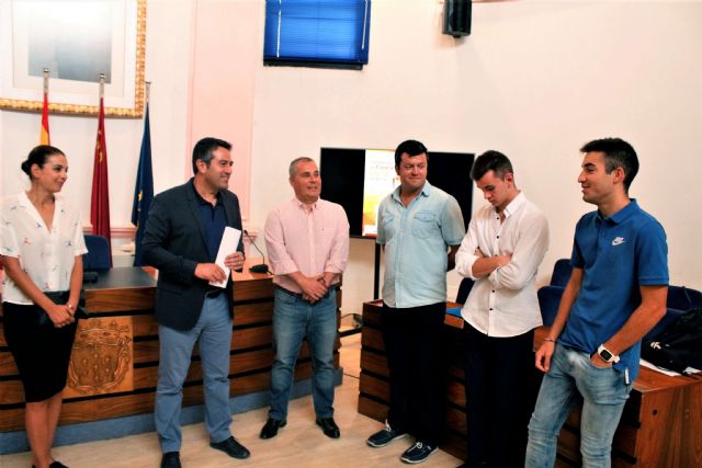 El alcalde de Alcantarilla recibe en el Ayuntamiento a los tres atletas del Nutribán Sociedad Atlética que durante estos últimos meses consiguieron campeonatos y record nacionales y regionales de atletismo - 4, Foto 4