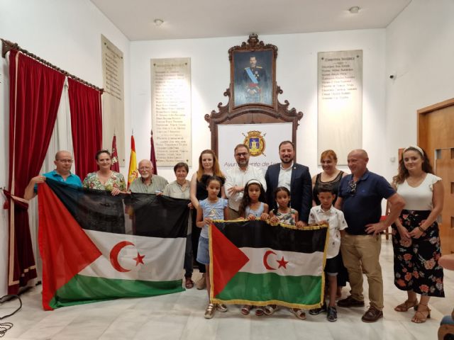 Los seis niños y niñas saharauis que disfrutan del verano en Lorca gracias al programa de acogida temporal 'Vacaciones en Paz' visitan el Ayuntamiento - 1, Foto 1