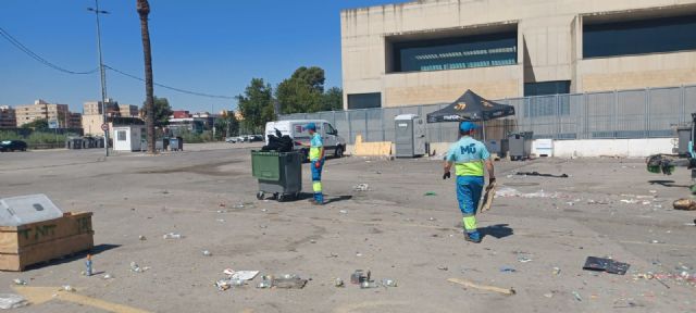 El Ayuntamiento retira 6.320 kilos de envases y cartón del Estadio Enrique Roca y La Fica tras los últimos conciertos - 2, Foto 2