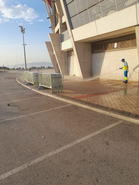 El Ayuntamiento retira 6.320 kilos de envases y cartón del Estadio Enrique Roca y La Fica tras los últimos conciertos - 4, Foto 4