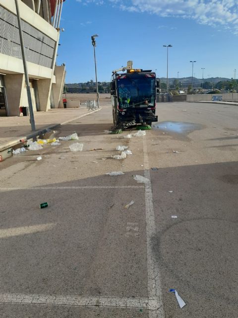 El Ayuntamiento retira 6.320 kilos de envases y cartón del Estadio Enrique Roca y La Fica tras los últimos conciertos - 5, Foto 5