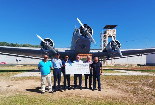 Intedis y Alcantarilla F.C. Diversidad Funcional reciben los 10.000 euros recaudados en la Carrera de la Base Aérea - 3, Foto 3