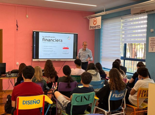 760 estudiantes de 4° de la ESO se forman en cultura financiera con un programa - 1, Foto 1