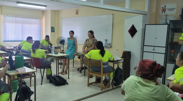 La Alcaldesa visita a los alumnos y alumnas del PMEF de Jardinería - 1, Foto 1