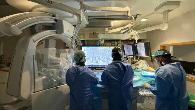 La Arrixaca incorpora una mejora pionera en una compleja técnica realizada por vía orbitaria La Arrixaca incorpora una mejora pionera en una compleja técnica realizada por vía orbitaria