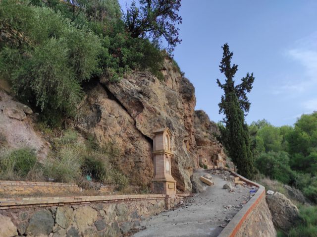 Huermur denuncia los derrumbes de la histórica Fuente Santa en el Santuario de la Virgen en Algezares - 2, Foto 2