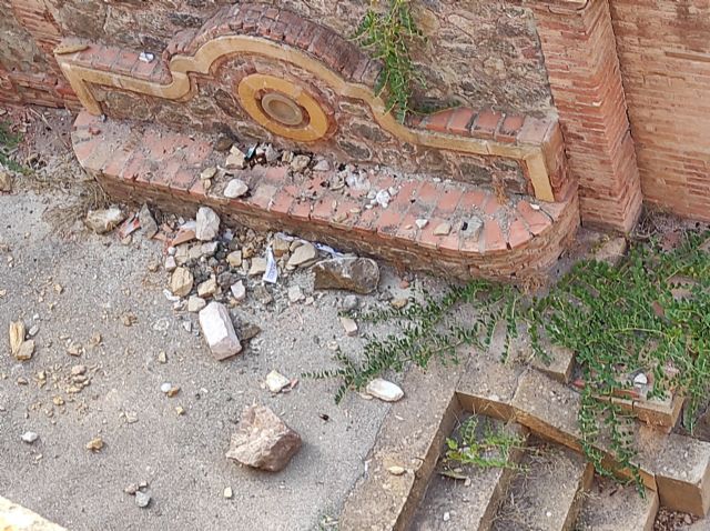 Huermur denuncia los derrumbes de la histórica Fuente Santa en el Santuario de la Virgen en Algezares - 4, Foto 4