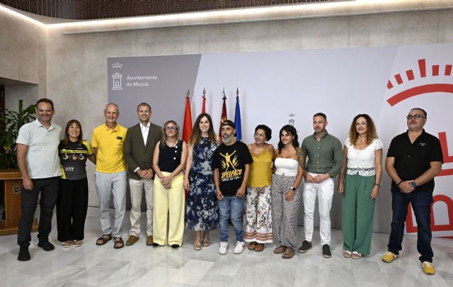 El Ayuntamiento de Murcia reconoce a 'SúperPaco' tras convertirse en la primera persona con parálisis cerebral en alcanzar a pie la cima del Mulhacén El Ayuntamiento de Murcia reconoce a 'SúperPaco' tras convertirse en la primera persona con parálisis cerebral en alcanzar a pie la cima del Mulhacén