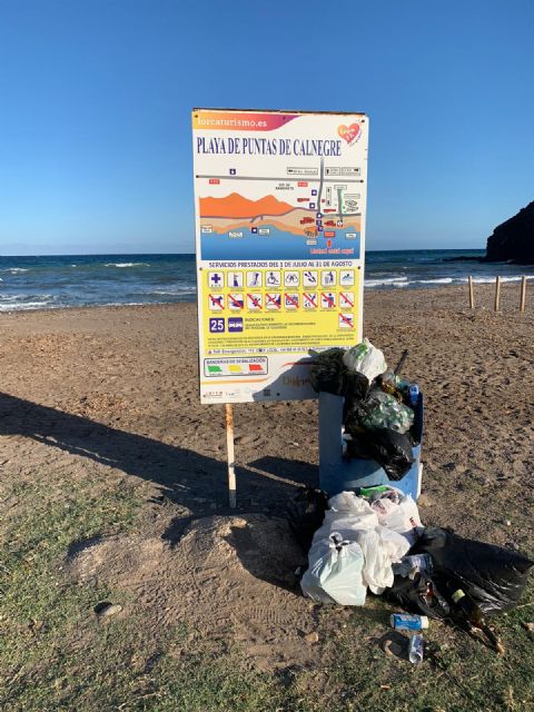 El PSOE denuncia el impresentable estado de abandono y dejadez provocado por el gobierno de Fulgencio Gil en el poblado de Calnegre, repleto de basura y ratas - 1, Foto 1