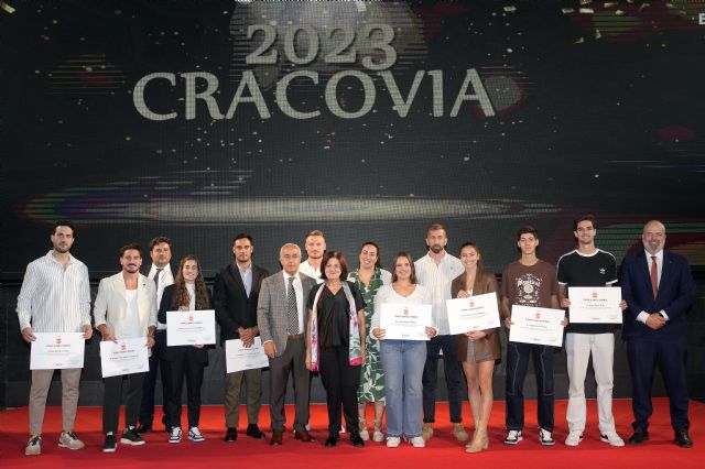 La presidenta de la UCAM, con los medallistas de los Juegos Europeos - 1, Foto 1