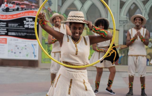 La temporada de artes escénicas en Murcia comienza con el circo y la danza de Kiné Circus en la plaza Julián Romea - 3, Foto 3