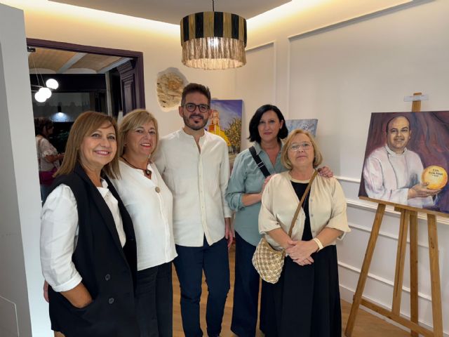 Inaugurada la exposición de las artistas locales Mari Cruz Fernández, Magdalena Caballero y Esperanza Collados en el Espacio Gastrocultura de Borrego - 4, Foto 4