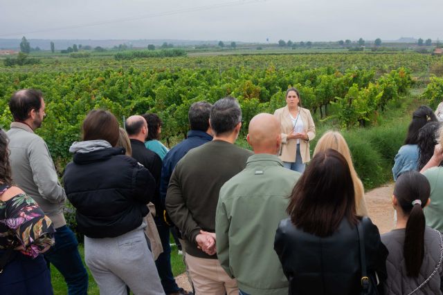 BODEGAS LUZÓN exporta desde Murcia su ‘Vendimia abierta’ a Bodegas Corral en La Rioja - 2, Foto 2