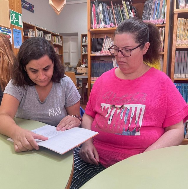 La Biblioteca Municipal comienza con las sesiones del Club de Lectura Fácil, Foto 3