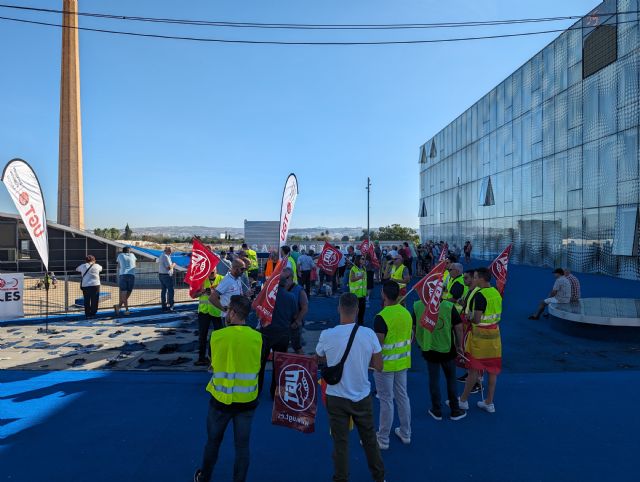 La Policía Local de las Torres de Cotillas vuelve a manifestarse en el Ayuntamiento ante nuevos recortes de derechos - 2, Foto 2