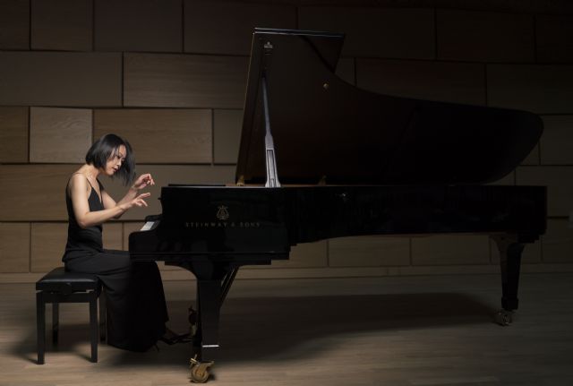 La pianista coreana Yeol Eum Son interpreta 'El Emperador', de Beethoven, junto a la Sinfónica de la Región y bajo la batuta de Hernández-Silva - 1, Foto 1