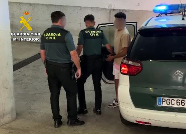 La Guardia Civil sorprende a los tres integrantes de un grupo delictivo que robaba en comercios - 3, Foto 3