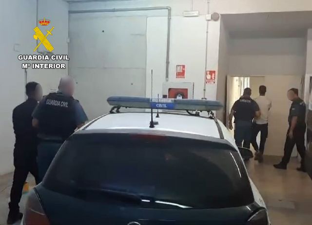 La Guardia Civil sorprende a los tres integrantes de un grupo delictivo que robaba en comercios - 5, Foto 5