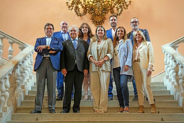 Ayuntamiento de Sevilla . El Ayuntamiento de Sevilla expone su potencial ante la Asociación Mundial APG de representación aérea - 1, Foto 1