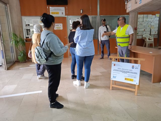 Finalizan los programas de Empleo Público Local con los que se han contratado a cuatro conserjes y a dos pintores oficiales de primera - 1, Foto 1