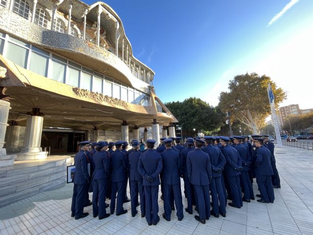 La Asamblea Regional recibe a los alumnos de la Academia General del Aire - 2, Foto 2