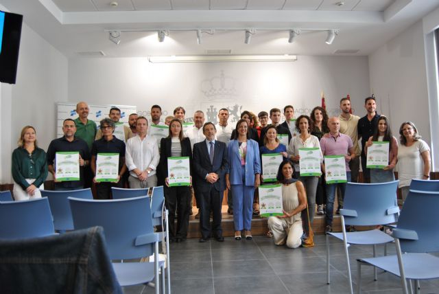 Jiménez entrega a trece centros escolares la acreditación STARS de la DGT por fomentar la movilidad segura y sostenible en los desplazamientos de los alumnos al colegio - 1, Foto 1