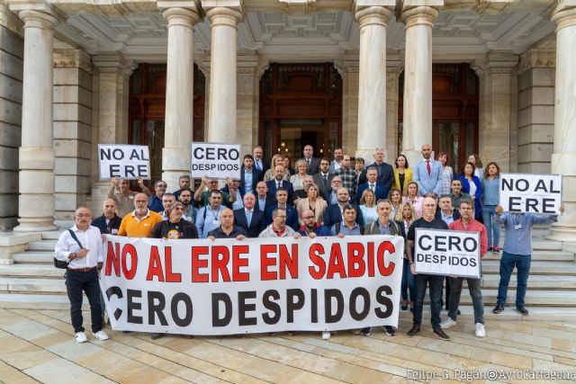 El Pleno apoya a los trabajadores de SABIC y rechaza la instalación de un segundo centro de atención temporal de migrantes en Cartagena - 1, Foto 1