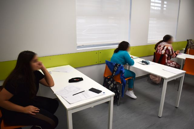 El centro social de Los Vicentes acoge las clases de refuerzo socio-educativo del programa de inclusión de la población gitana - 1, Foto 1