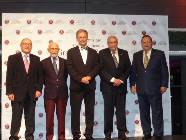 Los graduados sociales de Murcia han entregado por primera vez las Insignias de Oro a los 50 años de ejercicio profesional - 1, Foto 1