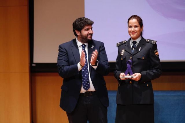 López Miras reafirma su compromiso real para hacer efectivas las 69 medidas del Pacto Regional contra la Violencia de Género - 3, Foto 3