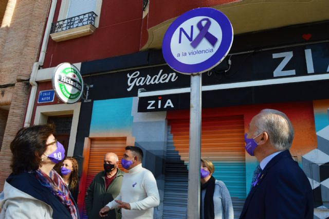 Los bancos se tiñen de lila en Las Torres de Cotillas con motivo del día contra la violencia de género - 2, Foto 2