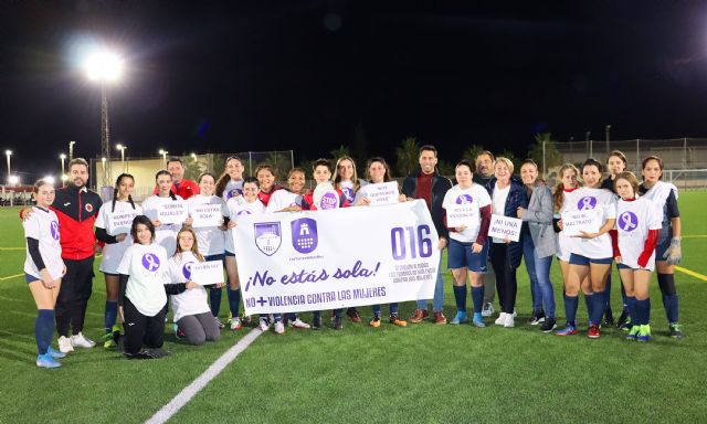 Los equipos femeninos del Cotillas CD y del Real Murcia jugaron el 25N contra la violencia de género - 1, Foto 1