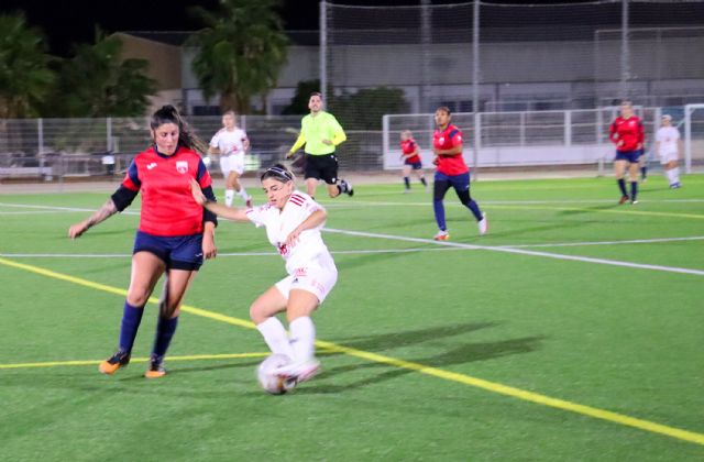 Los equipos femeninos del Cotillas CD y del Real Murcia jugaron el 25N contra la violencia de género - 3, Foto 3