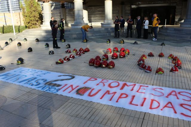 Pepe Vélez apoya las demandas de los bomberos del CEIS y pide al Gobierno regional cumplir sus compromisos - 1, Foto 1