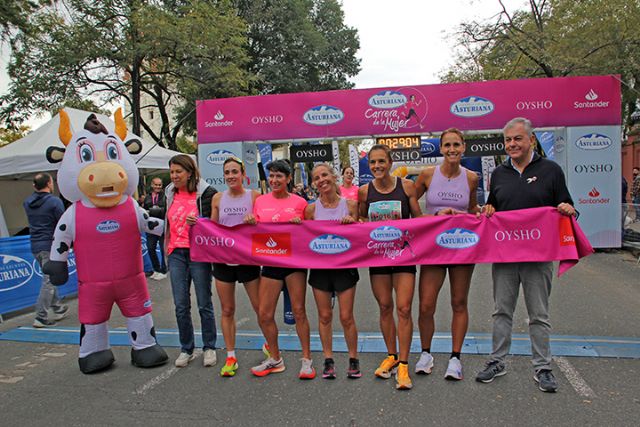 Homenaje a Carolina Marín y Leonor García en la Gran Final de la Carrera de la Mujer en Sevilla - 1, Foto 1