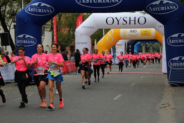 Homenaje a Carolina Marín y Leonor García en la Gran Final de la Carrera de la Mujer en Sevilla - 2, Foto 2