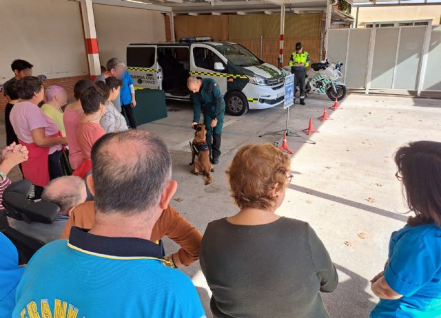 La Guardia Civil realiza una exhibición de medios a la fundación AFIM - 1, Foto 1